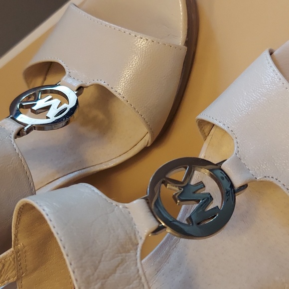 Michael Kors Holly T Strap Vanilla Leather Clear Heels 6 - Picture 2 of 7